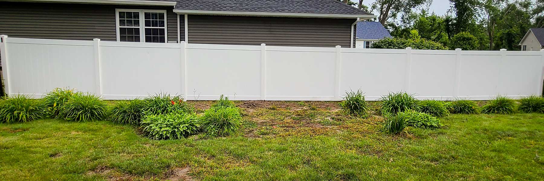 Cedar Rapids fence company residential fence contractors Iowa board on board shadow box picket alternating staggered wood vinyl tan sandstone white sandstone khaki cracking chipping splitting UVB residential backyard perimeter security visibility solid