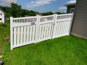 Cedar Rapids fencing company residential fence contractors Nebraska privacy semi-privacy board on board shadow box alternating picket staggered vinyl wood PlyGem Bufftech Enduris Barrett Bufftech white Khaki chestnut brown sandstone tan back yard backyard perimeter security visibility