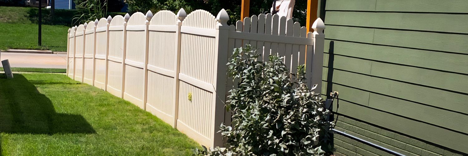 Cedar Rapids fence company residential fence contractors Iowa overscalloped arched picket plank vinyl wood cedar western red cedar alternating board on board cap red cedar white khaki chestnut sandstone tan UVB sun solid french scalloped 